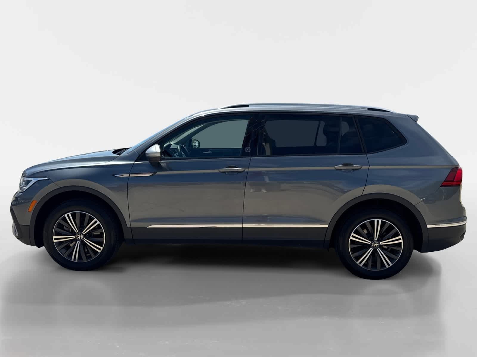 Thumbnail: 2024 Volkswagen Tiguan - 3