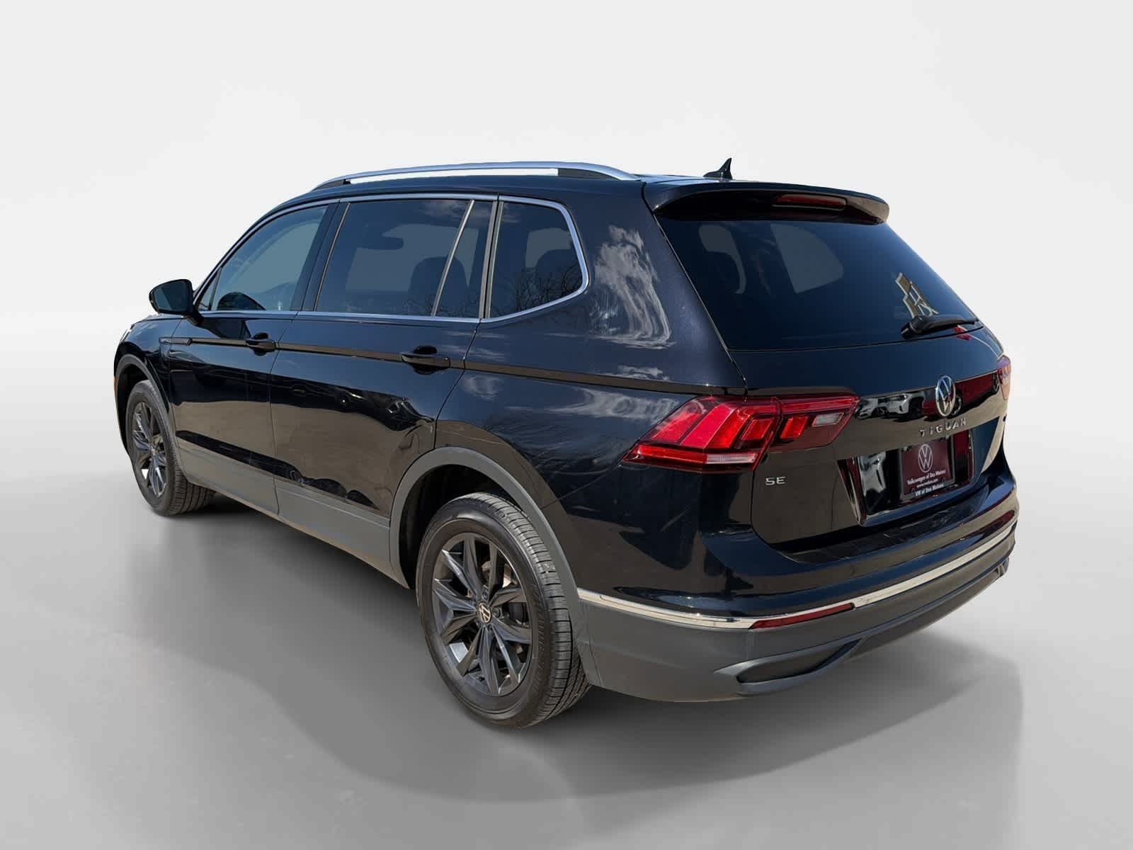 Thumbnail: 2022 Volkswagen Tiguan - 4