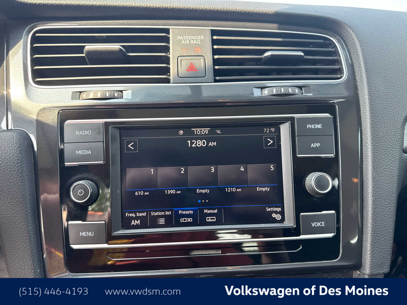 Thumbnail: 2020 Volkswagen Golf - 17