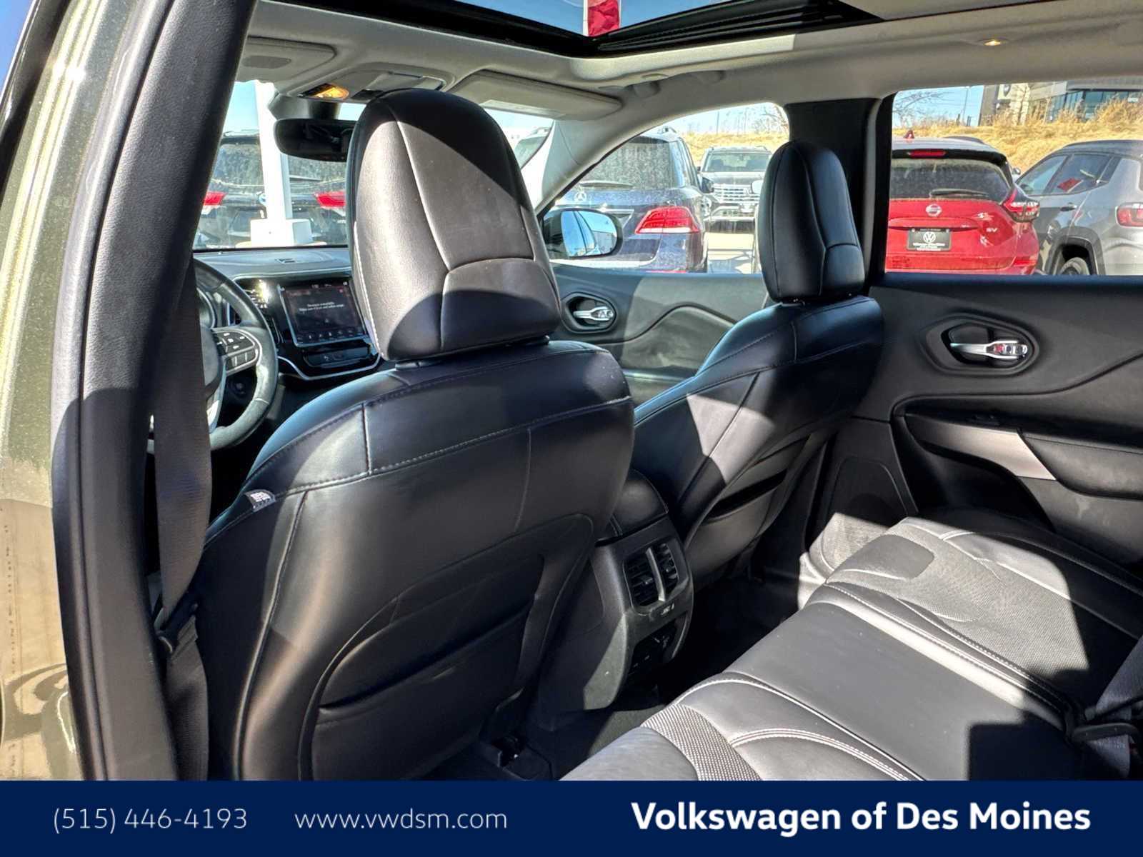 Thumbnail: 2019 Jeep Cherokee - 13