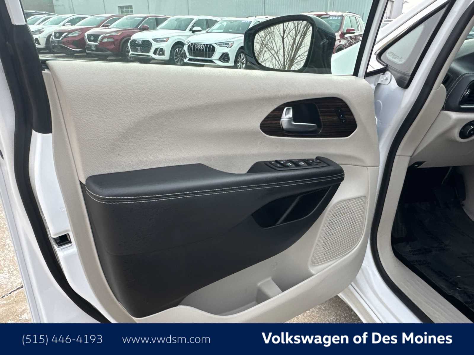 Thumbnail: 2024 Chrysler Pacifica - 23