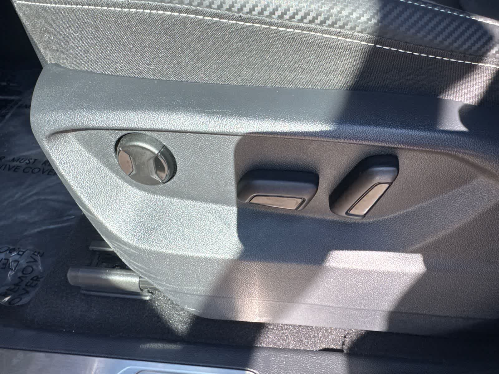 Thumbnail: 2023 Volkswagen Atlas - 25