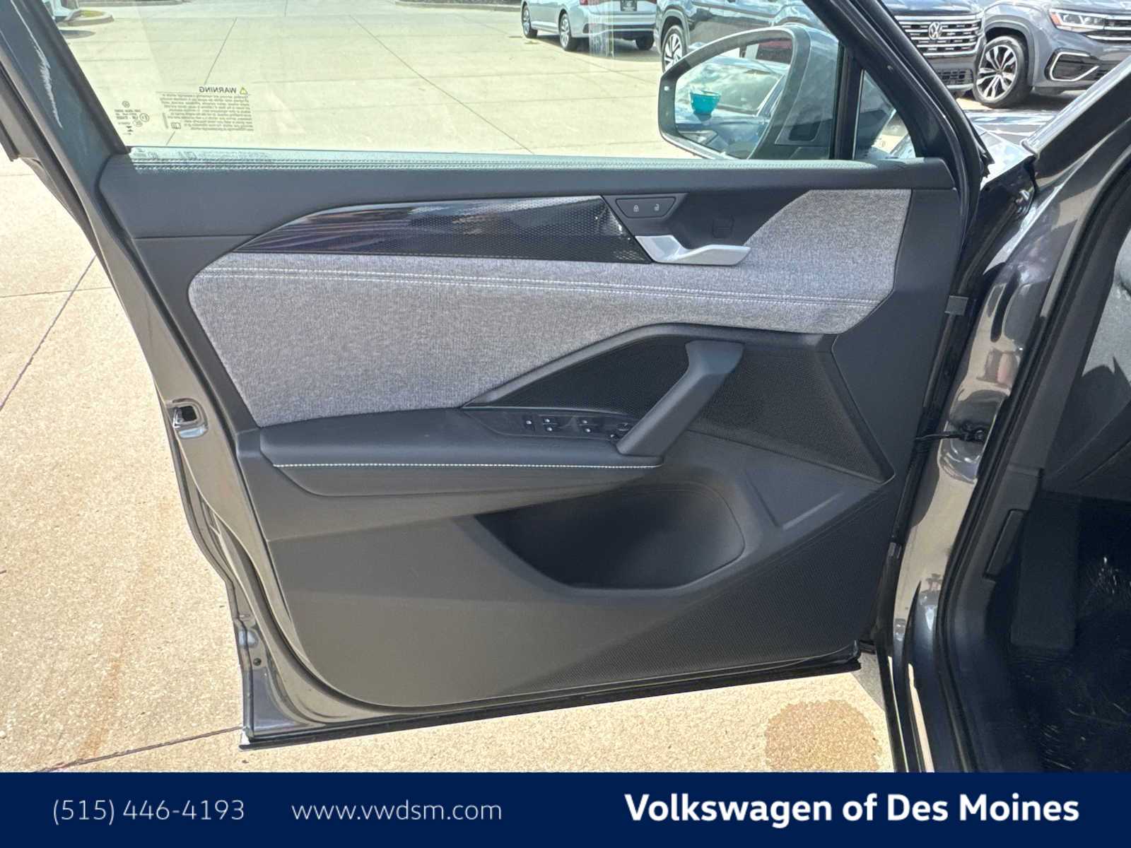 Thumbnail: 2025 Volkswagen Tiguan - 21