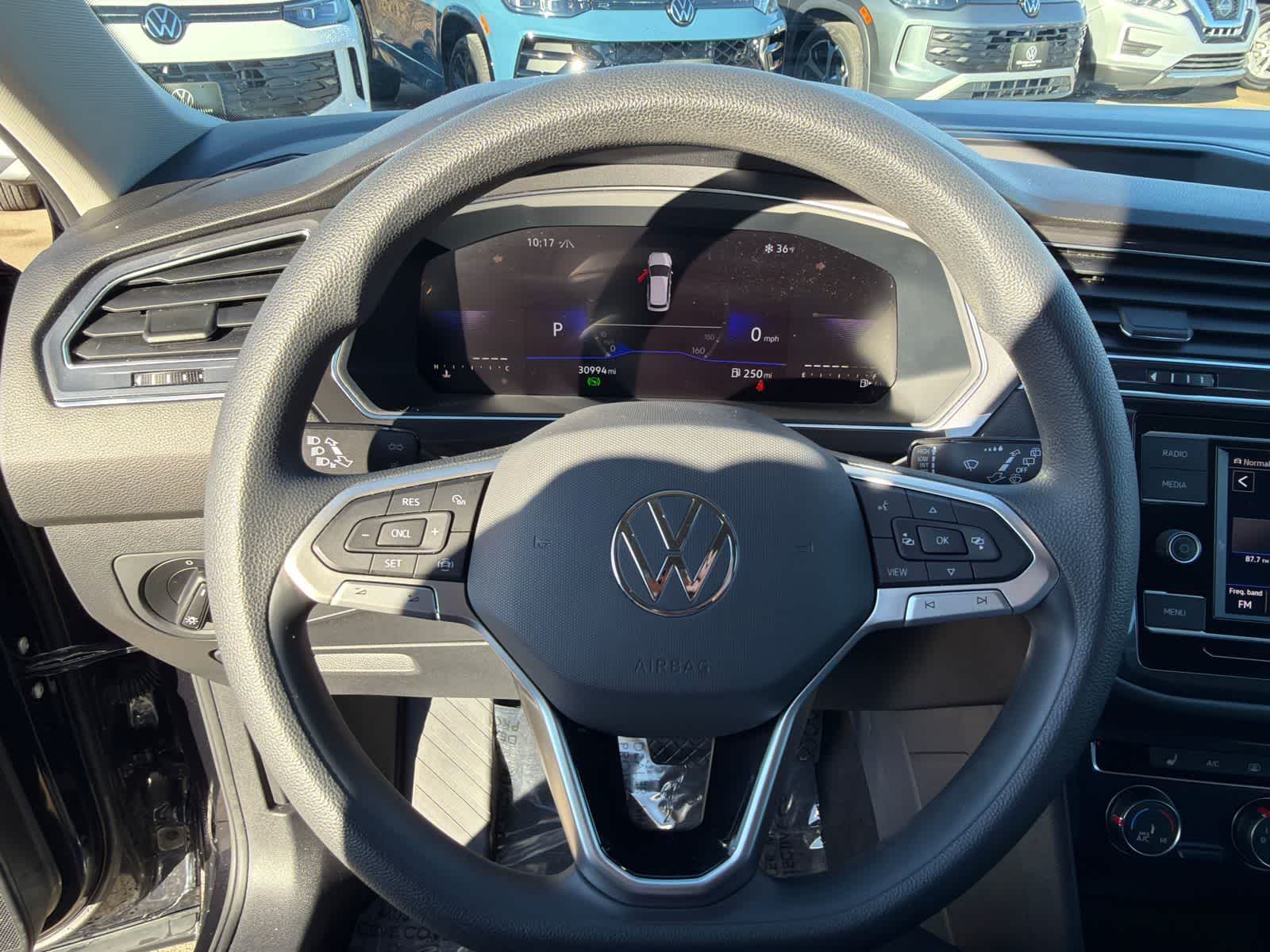 Thumbnail: 2023 Volkswagen Tiguan - 15