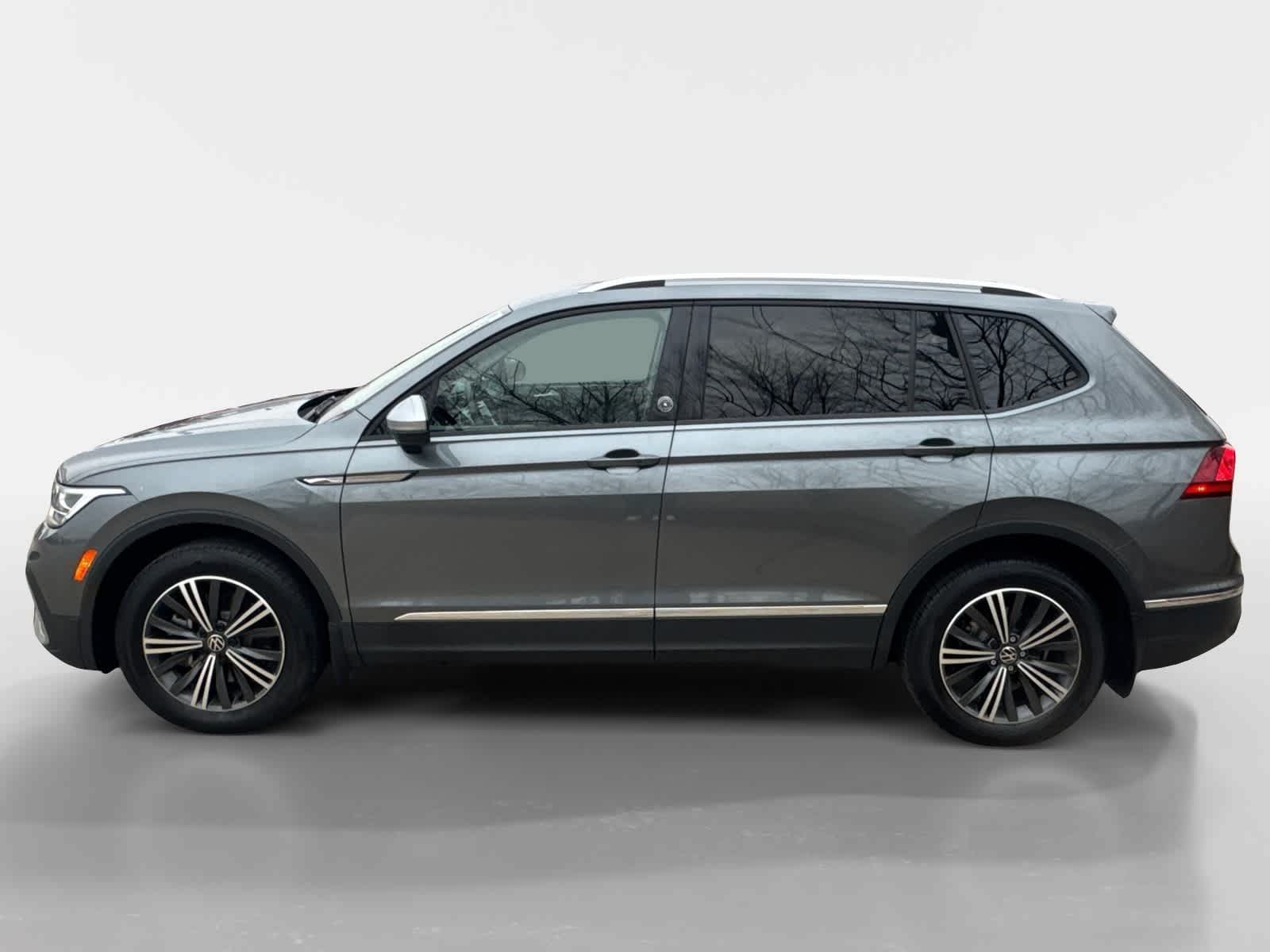 Thumbnail: 2024 Volkswagen Tiguan - 3