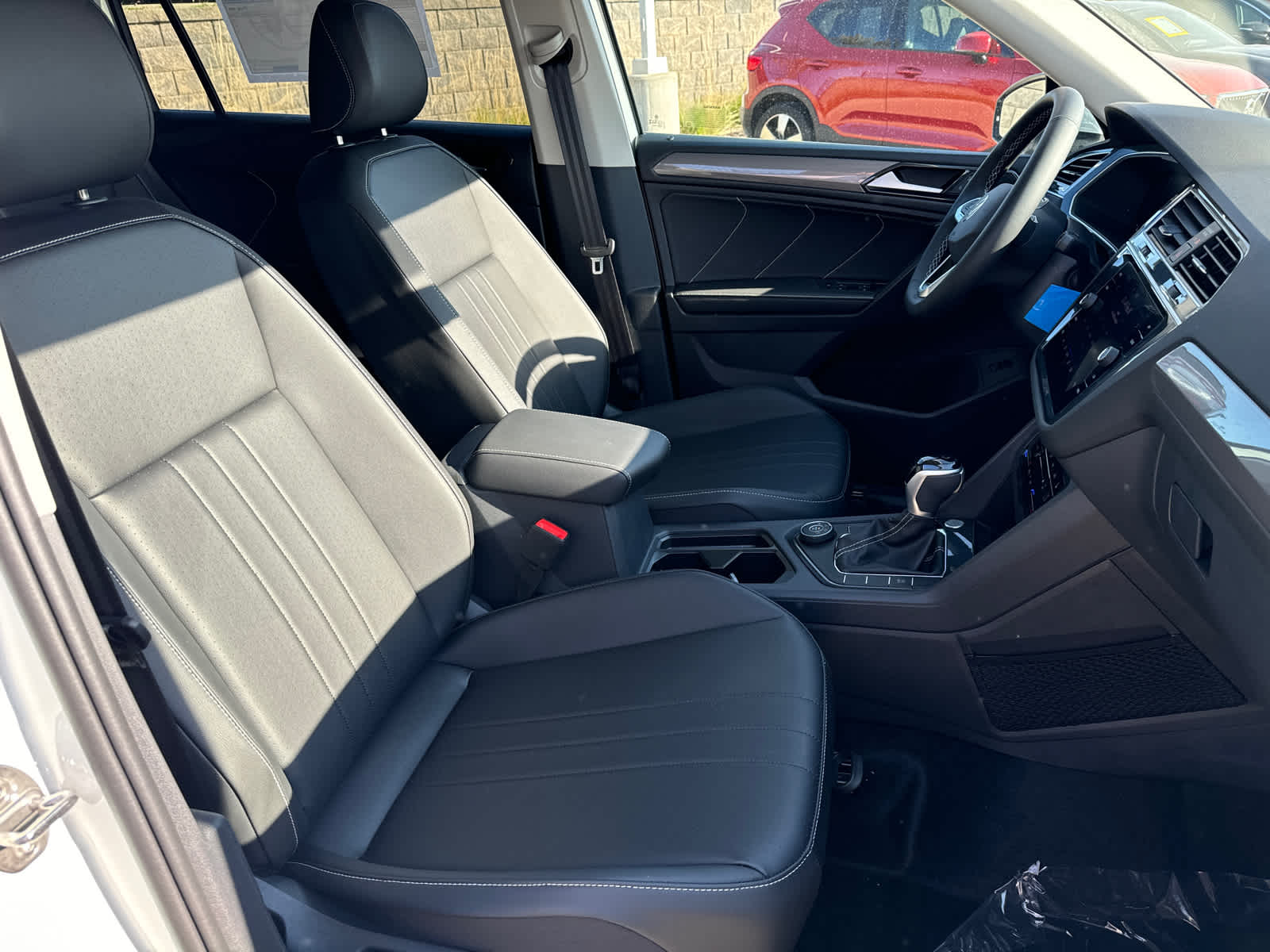 Thumbnail: 2024 Volkswagen Tiguan - 14