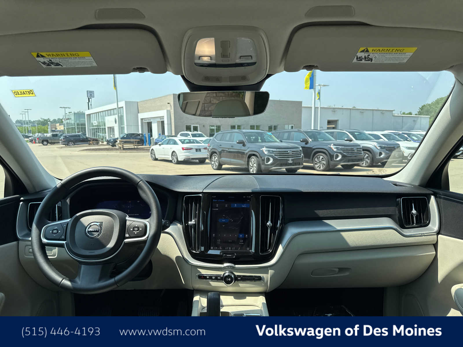 Thumbnail: 2022 Volvo XC60 - 10