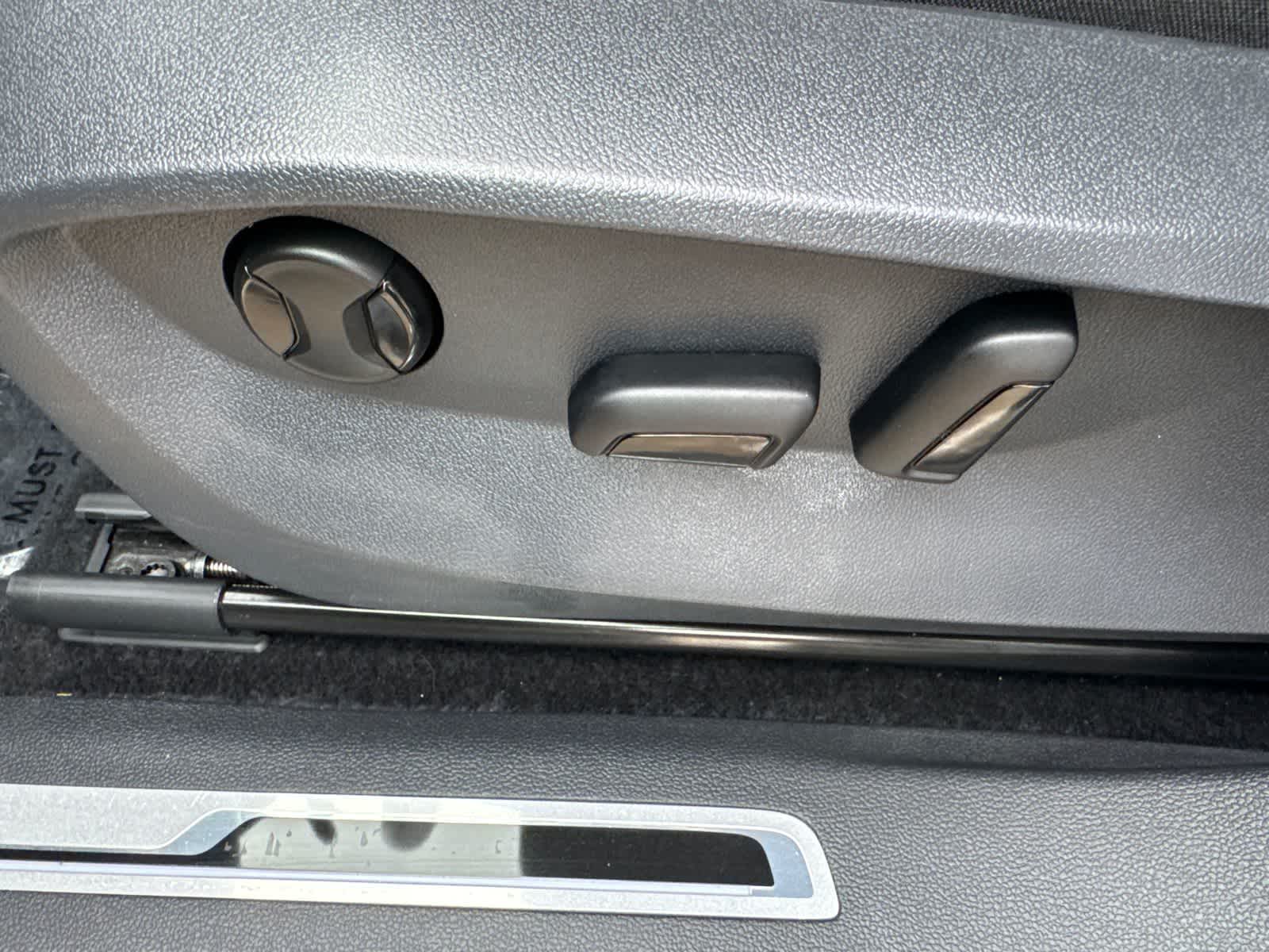 Thumbnail: 2022 Volkswagen Tiguan - 24