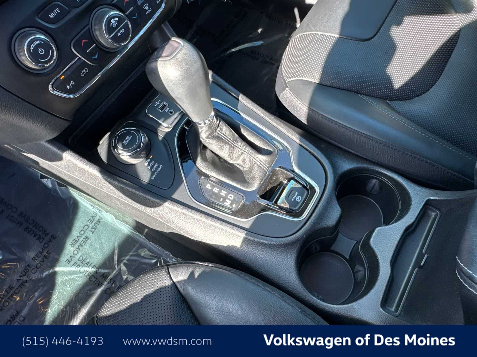 Thumbnail: 2019 Jeep Cherokee - 16