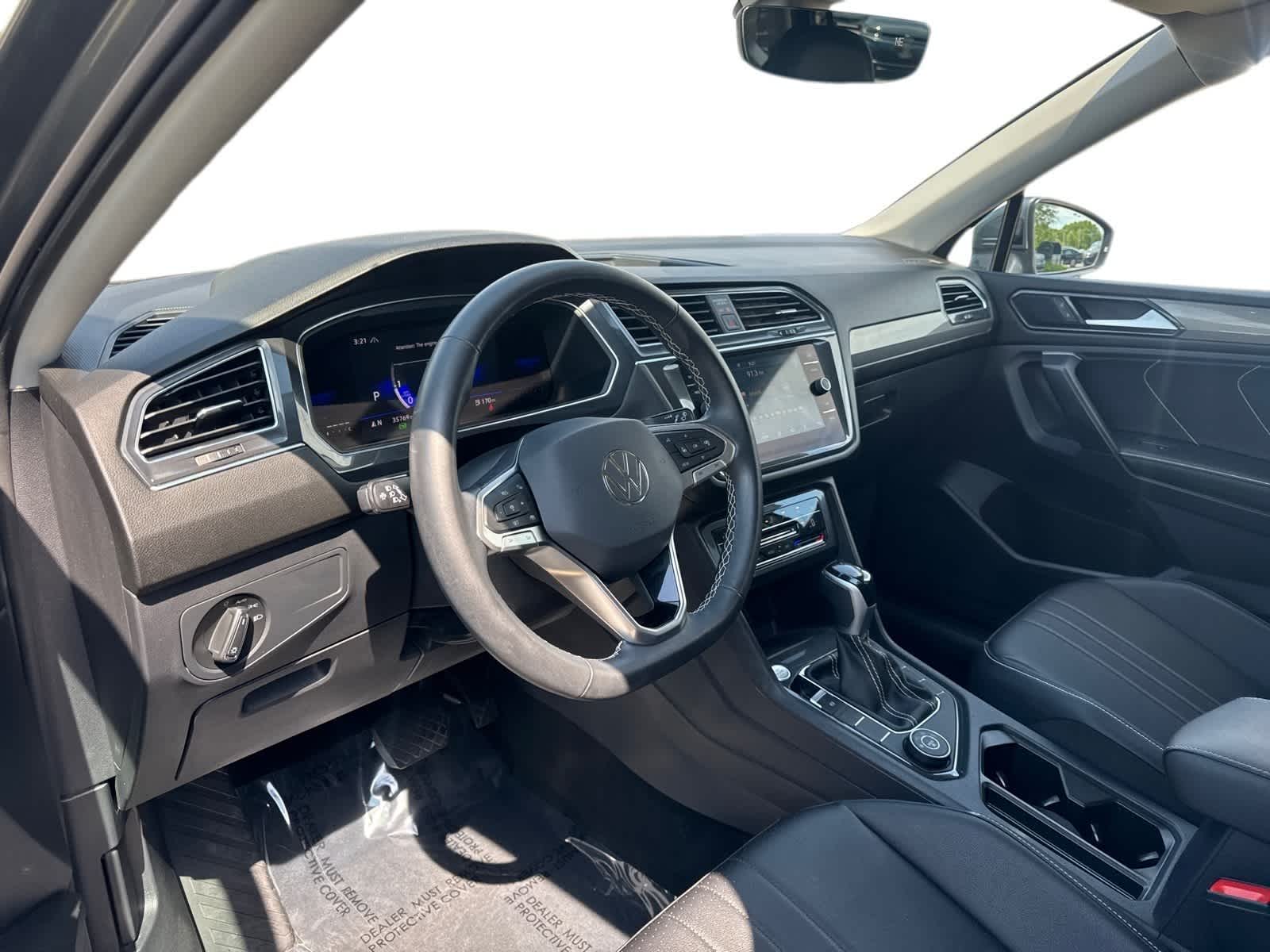 Thumbnail: 2023 Volkswagen Tiguan - 2