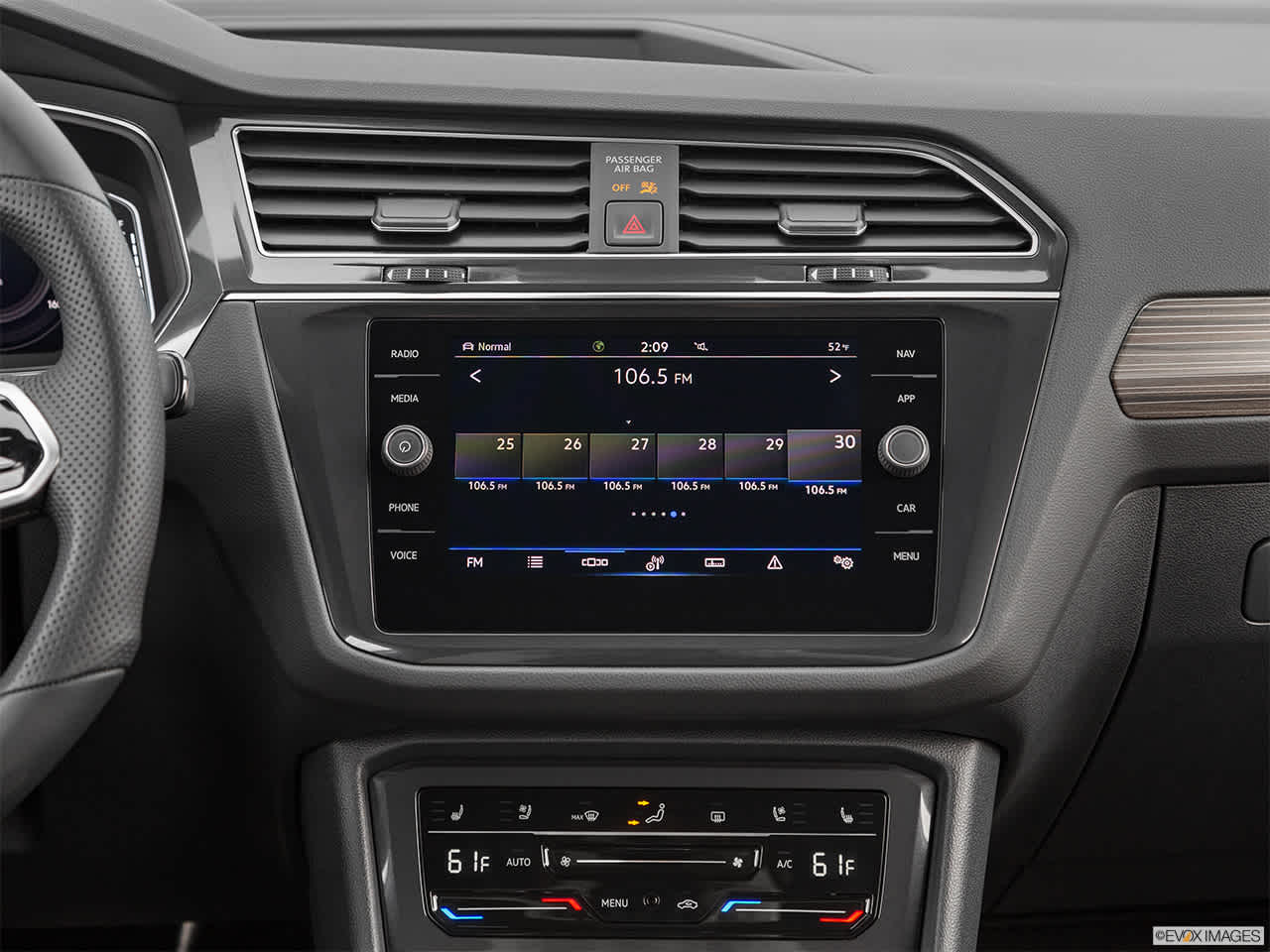 Thumbnail: 2022 Volkswagen Tiguan - 18