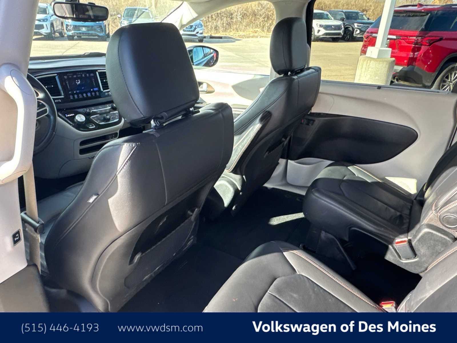 Thumbnail: 2017 Chrysler Pacifica - 14