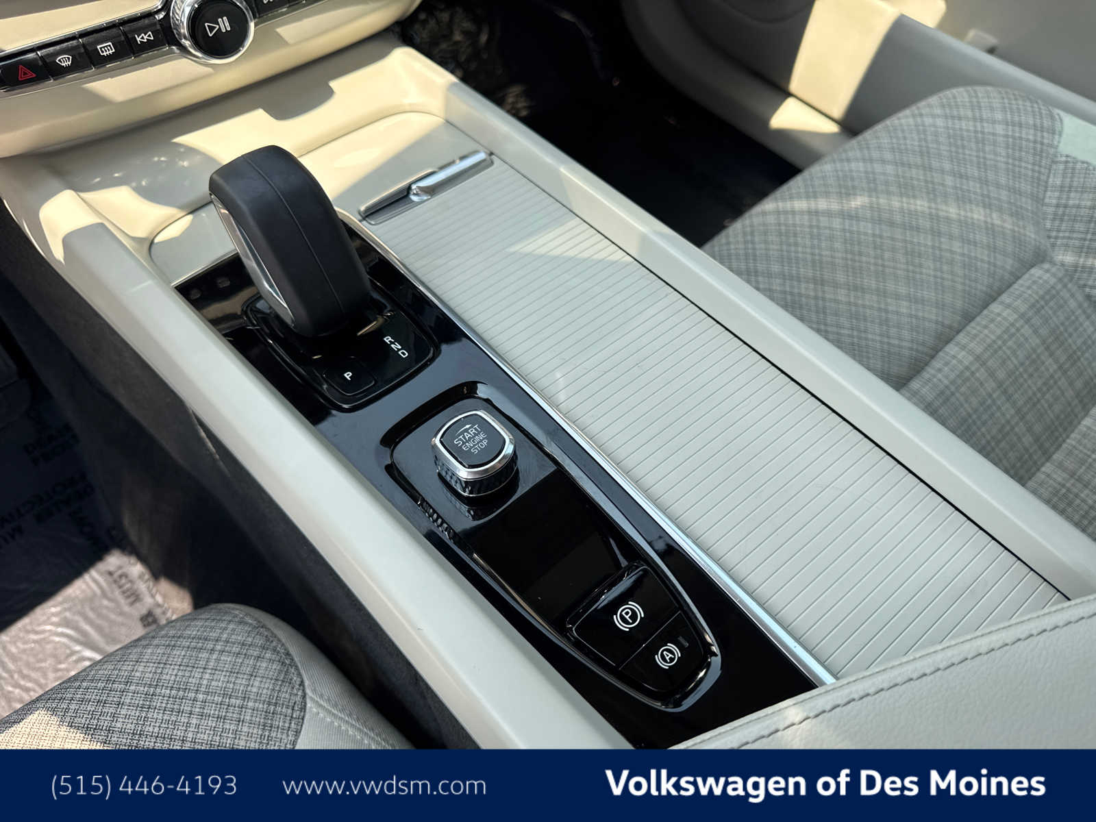Thumbnail: 2022 Volvo XC60 - 16