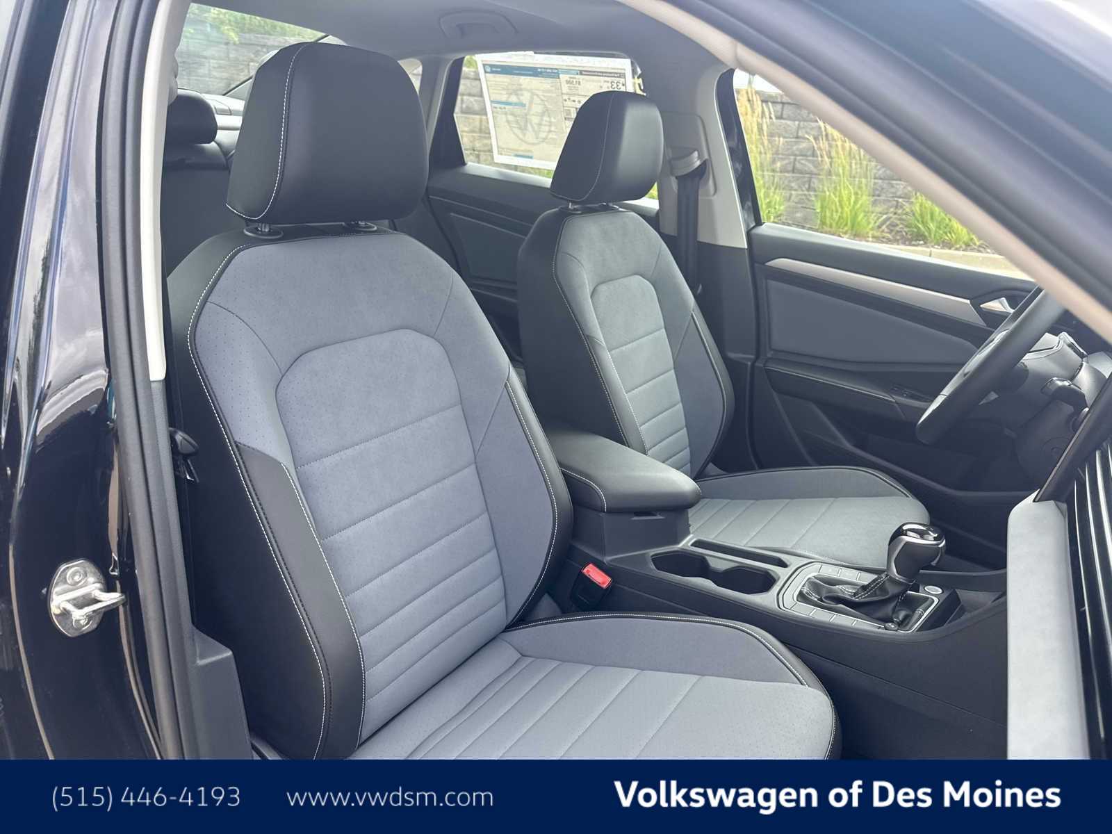 Thumbnail: 2025 Volkswagen Jetta - 14