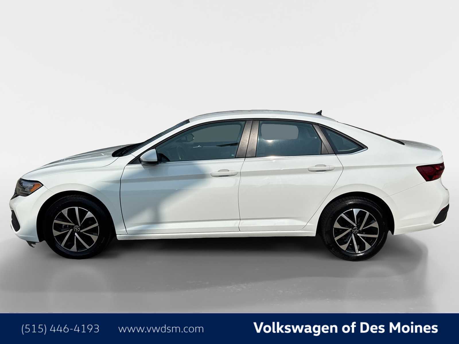 Thumbnail: 2024 Volkswagen Jetta - 3