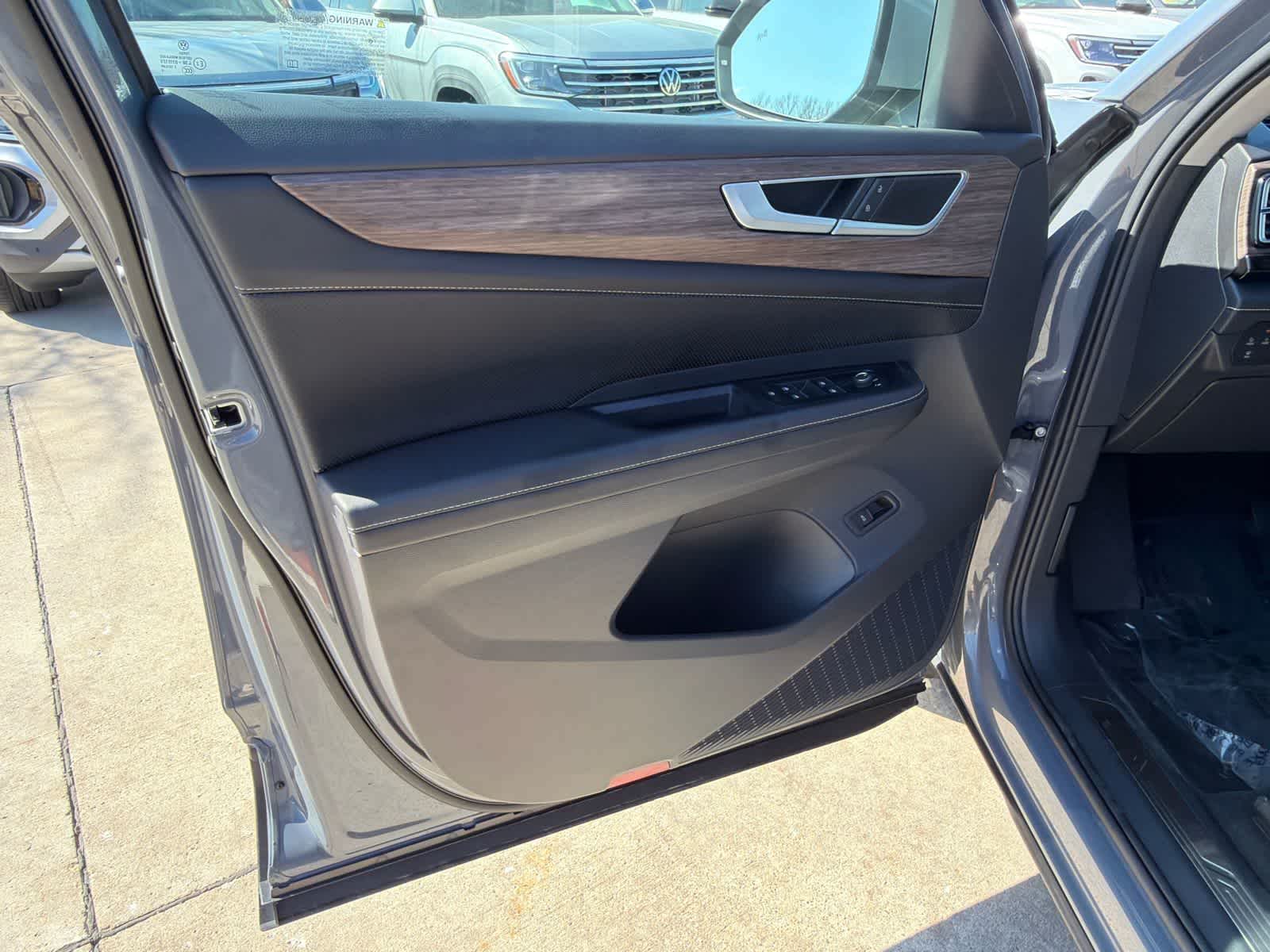 Thumbnail: 2025 Volkswagen Atlas - 23