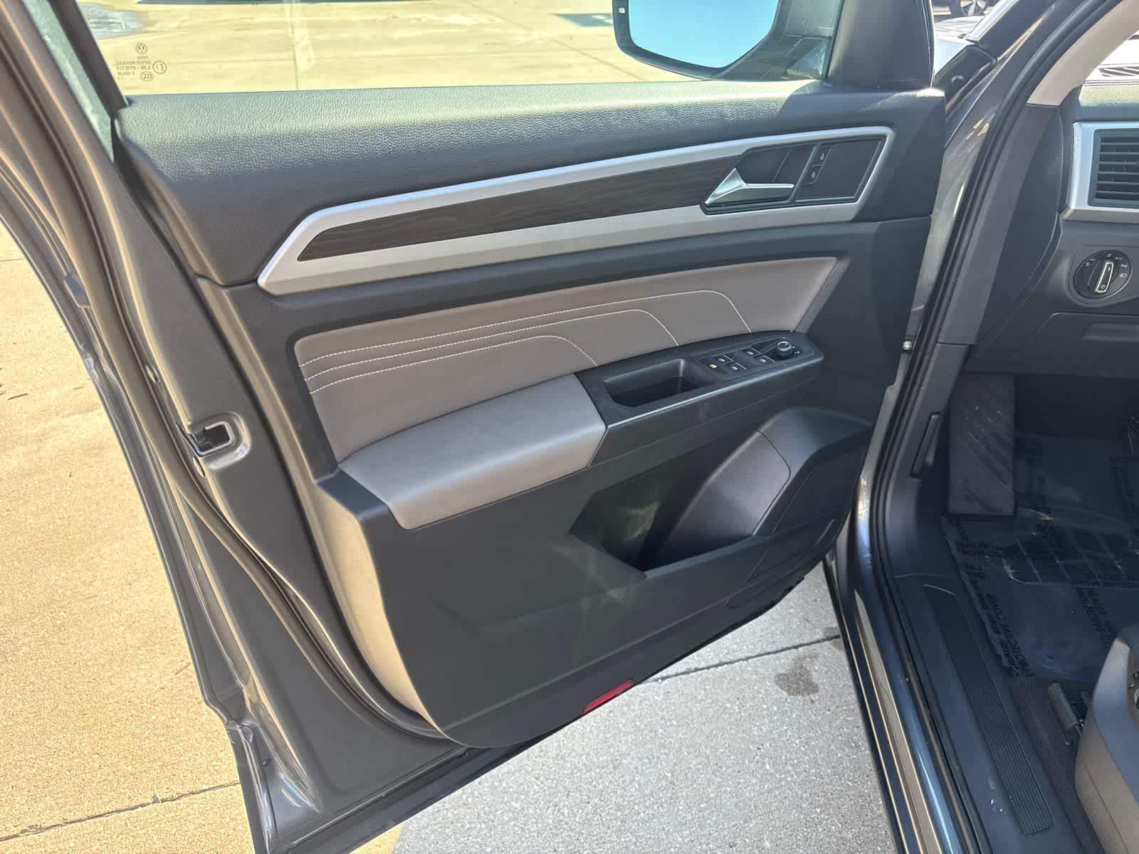 Thumbnail: 2023 Volkswagen Atlas - 22