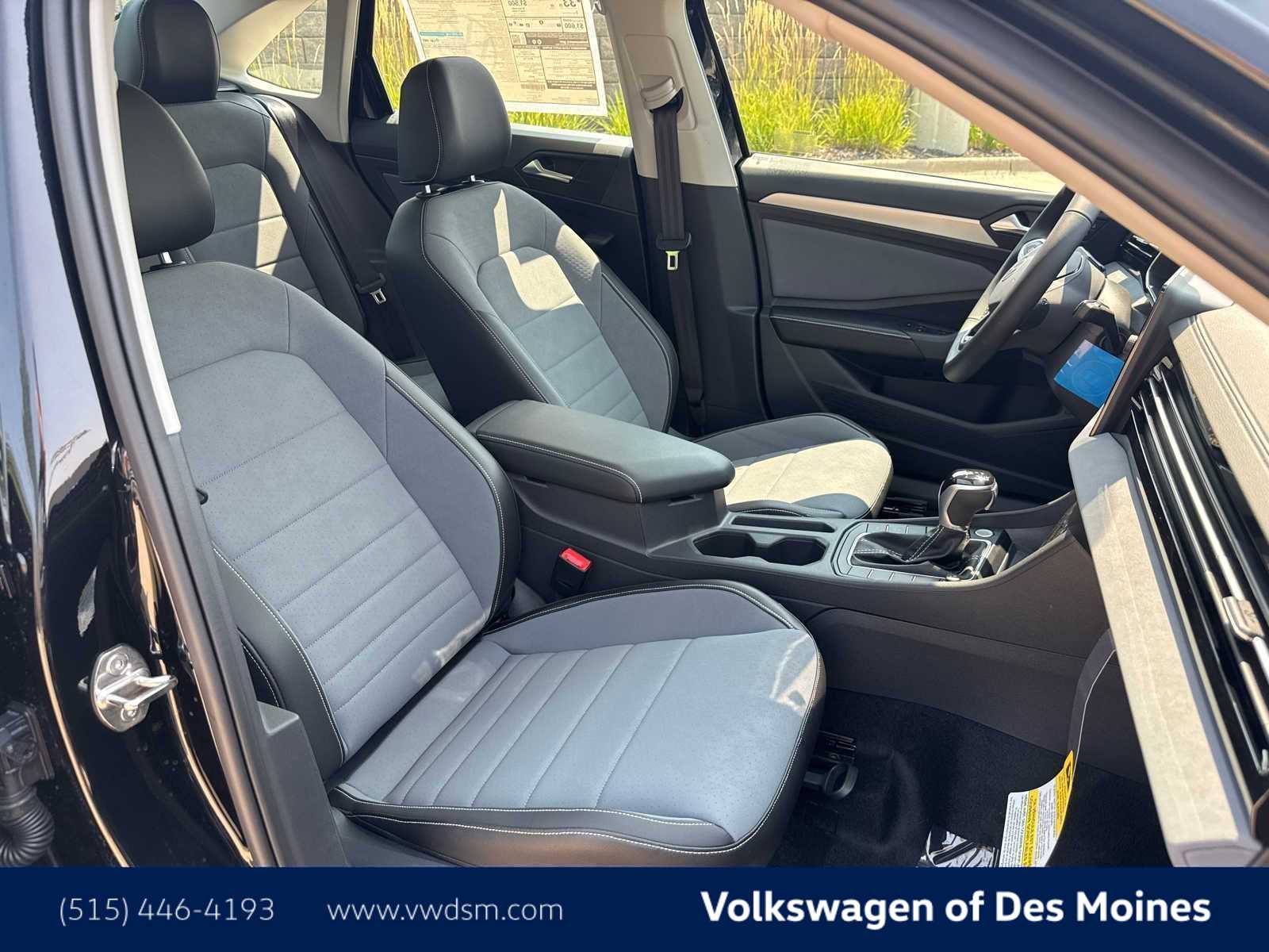 Thumbnail: 2025 Volkswagen Jetta - 14