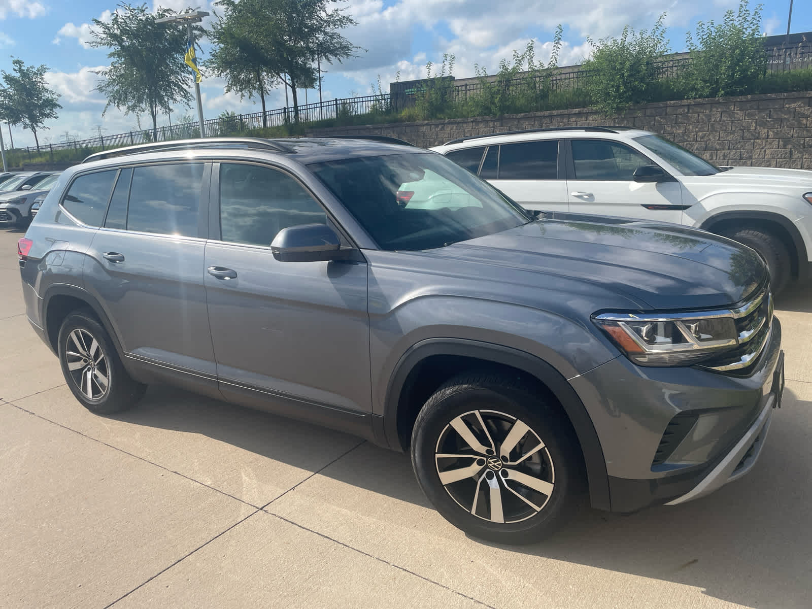 Thumbnail: 2023 Volkswagen Atlas - 2