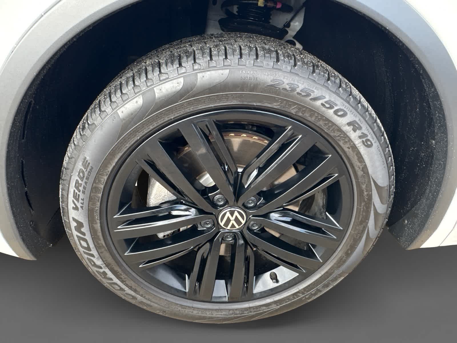 Thumbnail: 2022 Volkswagen Tiguan - 8