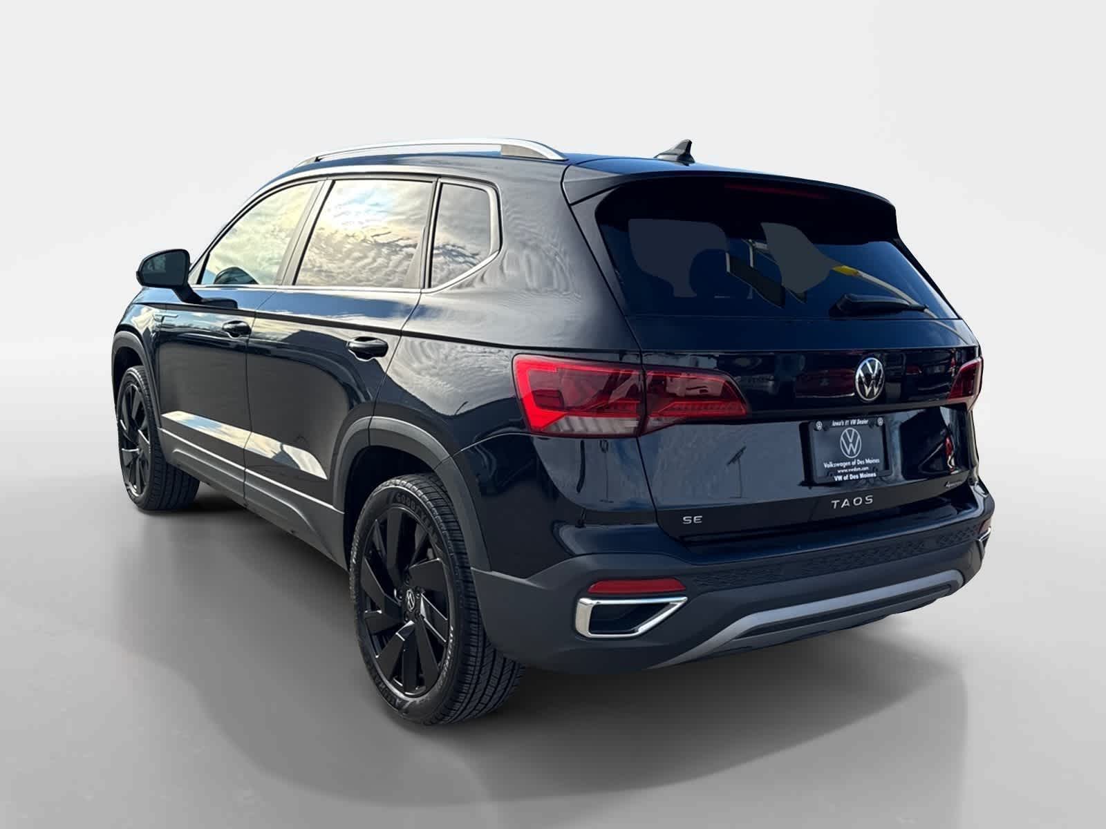 Thumbnail: 2023 Volkswagen Taos - 4