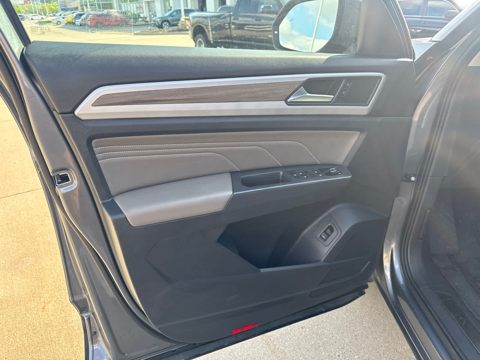 Thumbnail: 2021 Volkswagen Atlas - 23