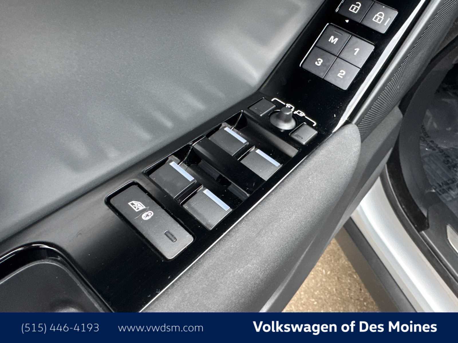 Thumbnail: 2024 Land Rover Range Rover Velar - 24