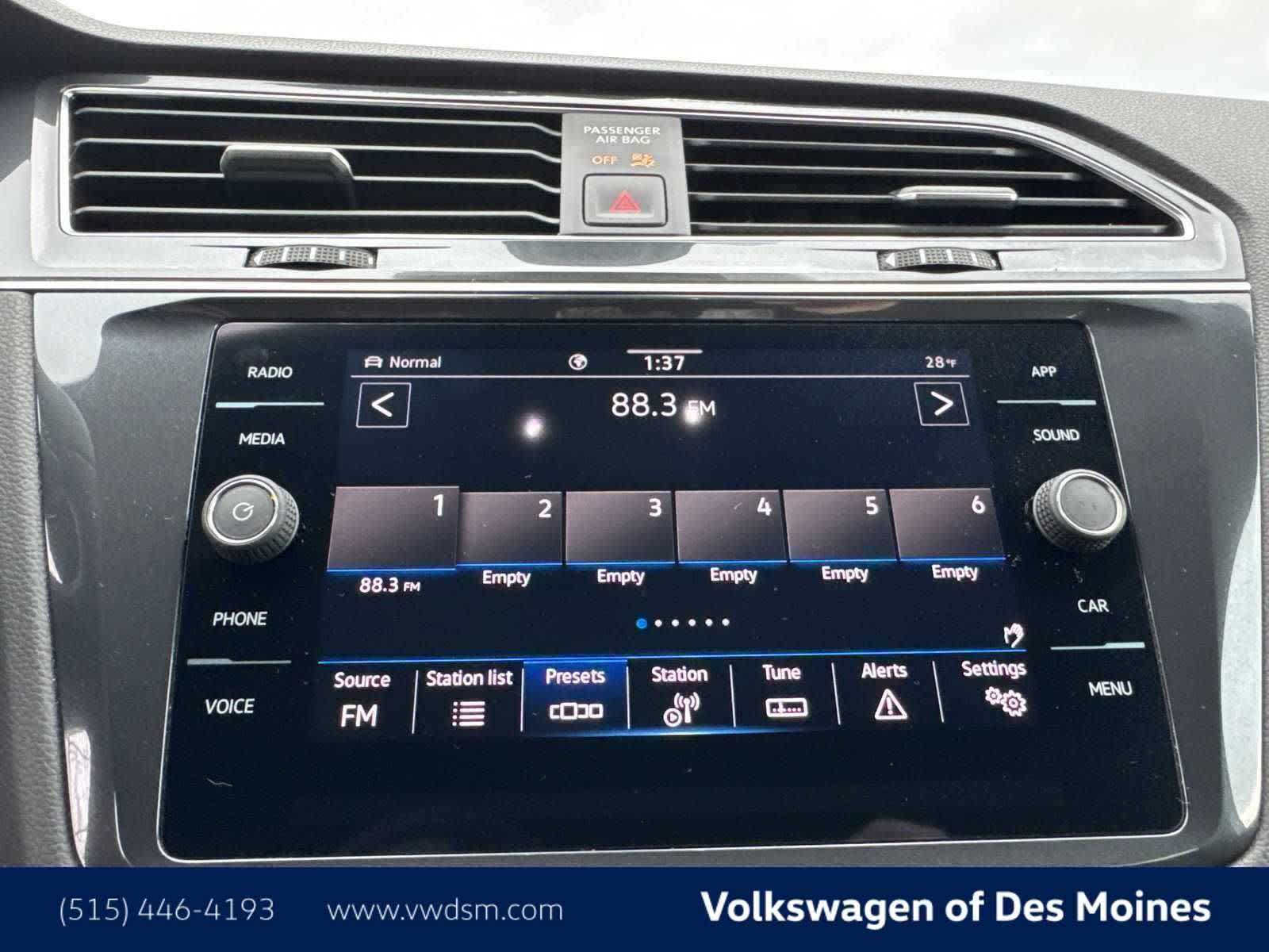 Thumbnail: 2022 Volkswagen Tiguan - 17