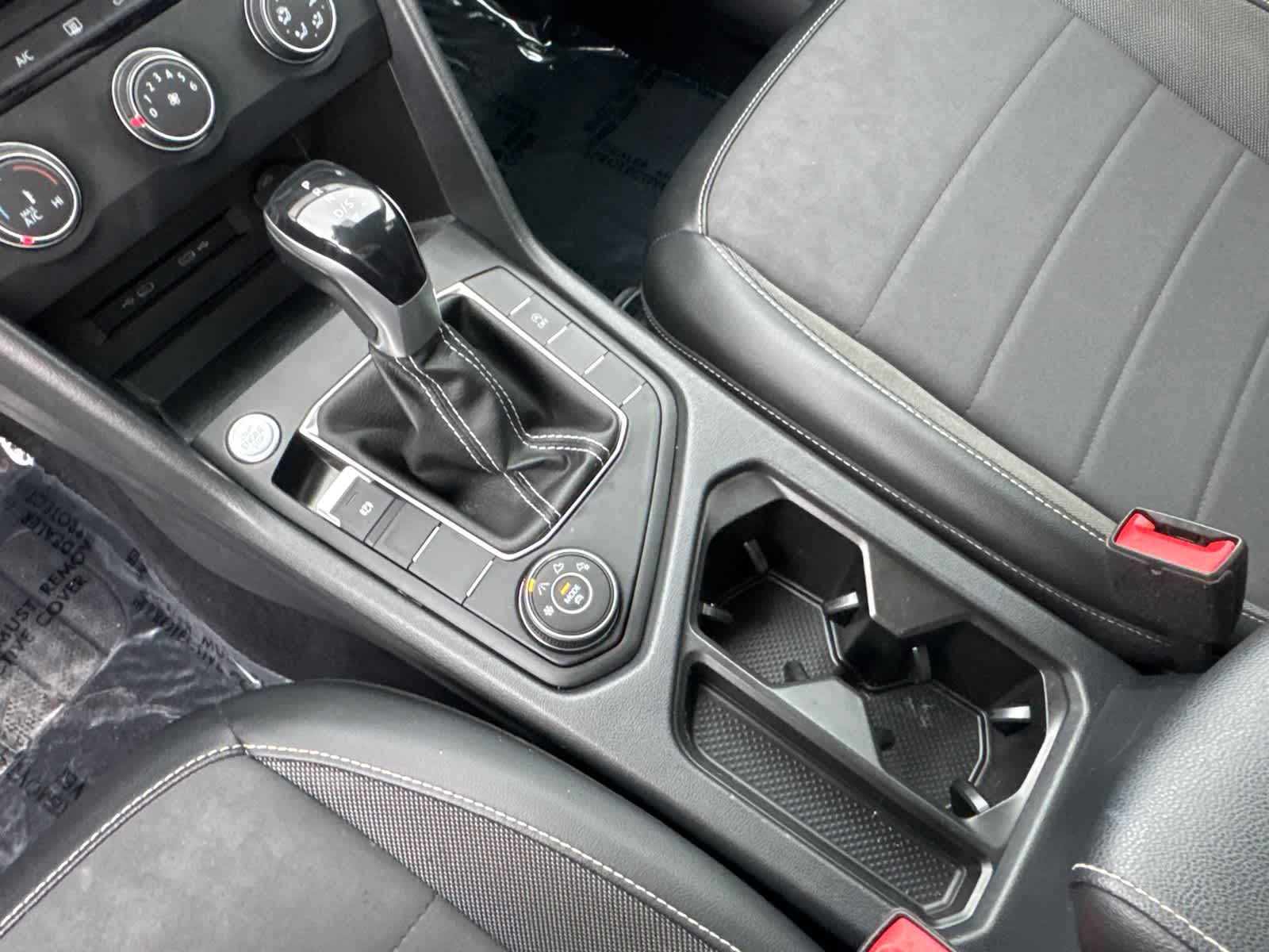 Thumbnail: 2022 Volkswagen Taos - 16