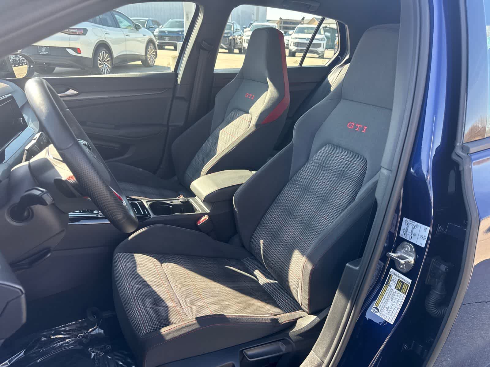 Thumbnail: 2023 Volkswagen Golf - 11