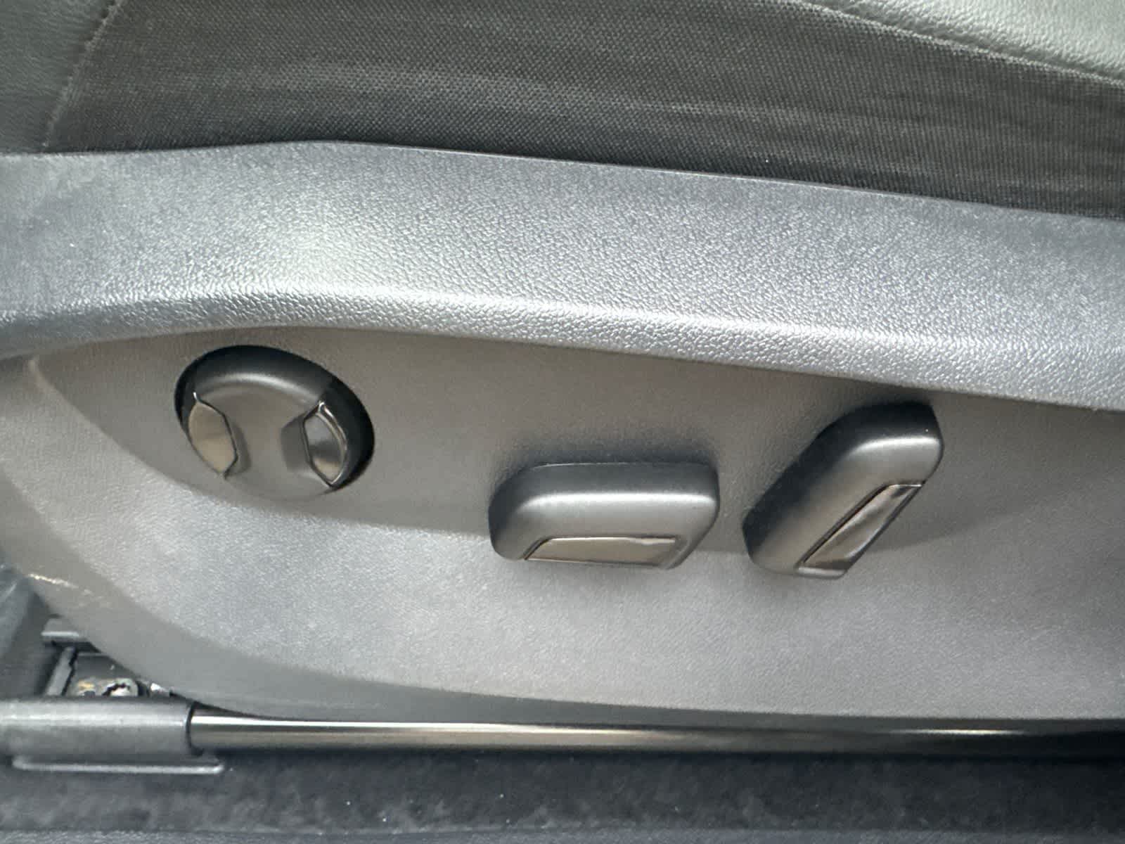 Thumbnail: 2024 Volkswagen Tiguan - 24