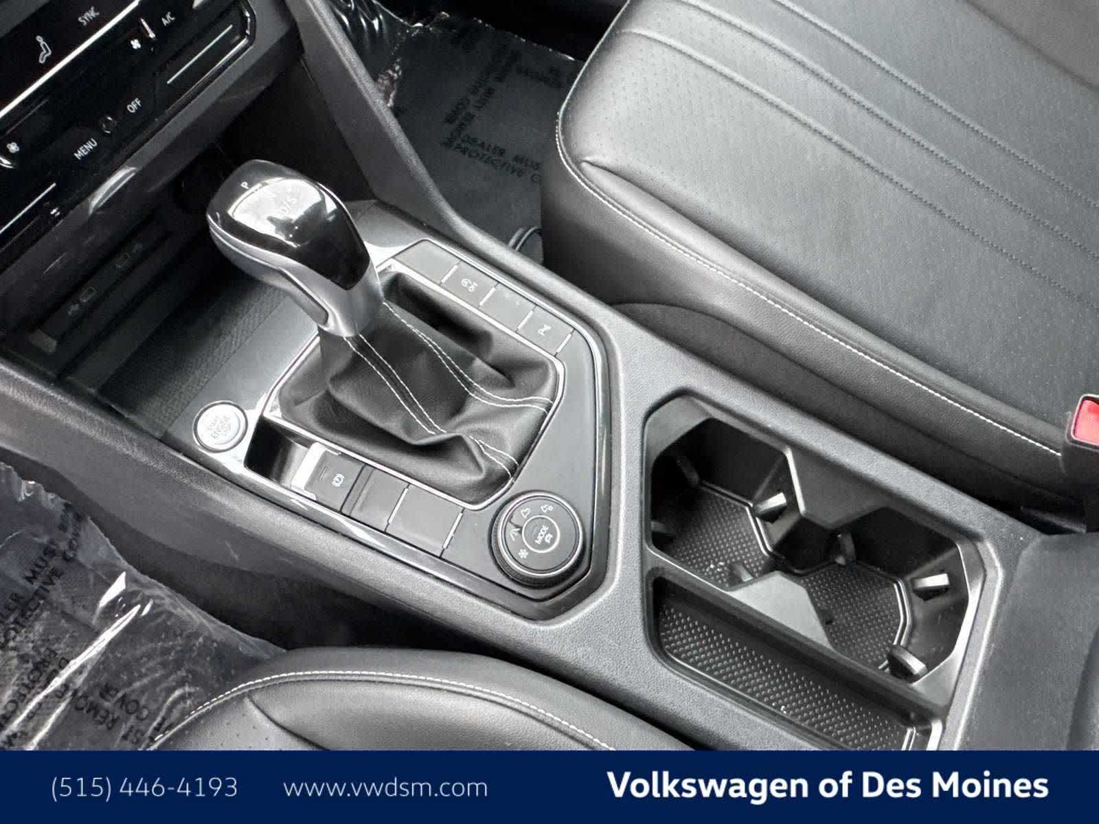 Thumbnail: 2022 Volkswagen Tiguan - 16