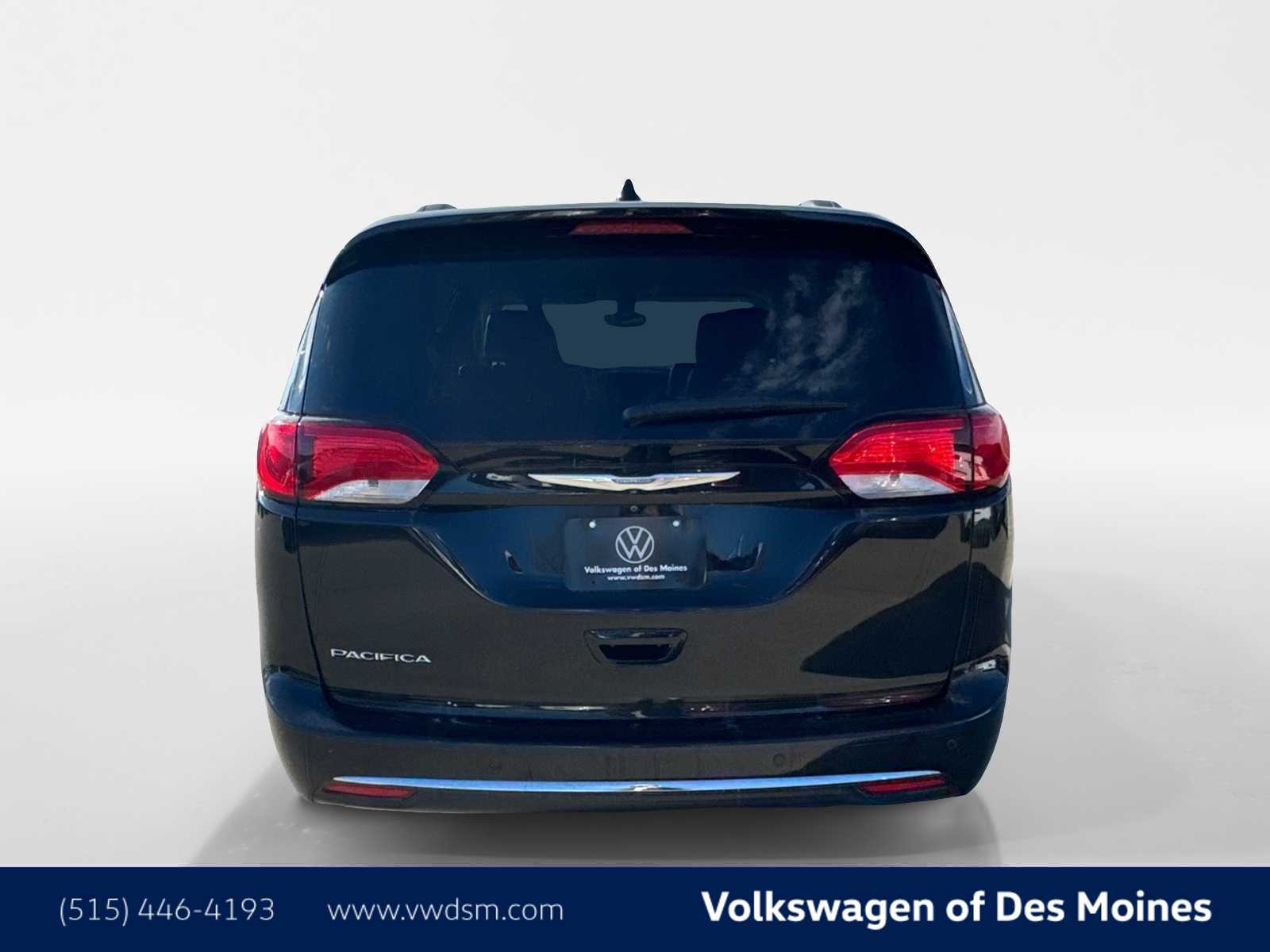 Thumbnail: 2017 Chrysler Pacifica - 6