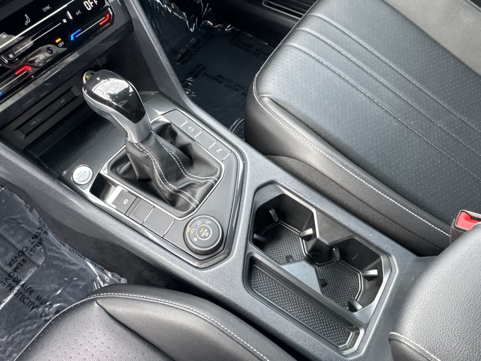 Thumbnail: 2022 Volkswagen Tiguan - 16