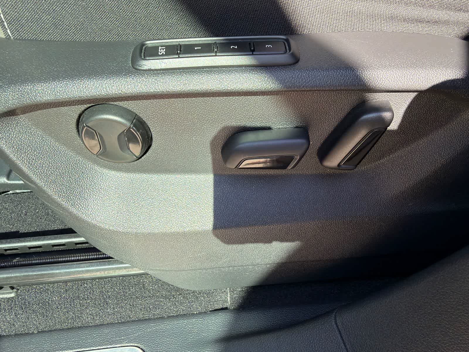 Thumbnail: 2023 Volkswagen Atlas - 24