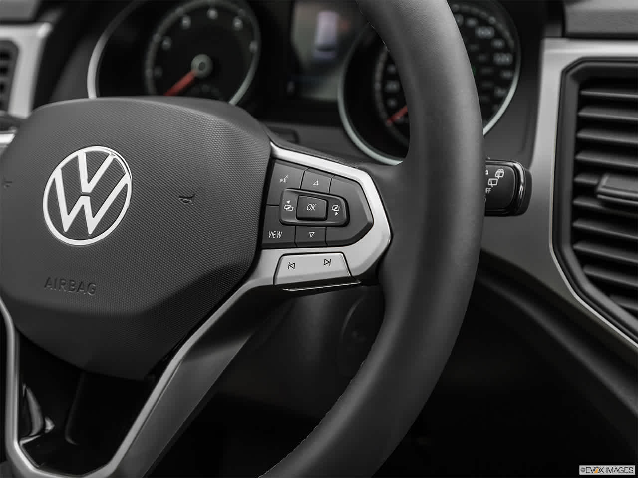 Thumbnail: 2021 Volkswagen Atlas - 17