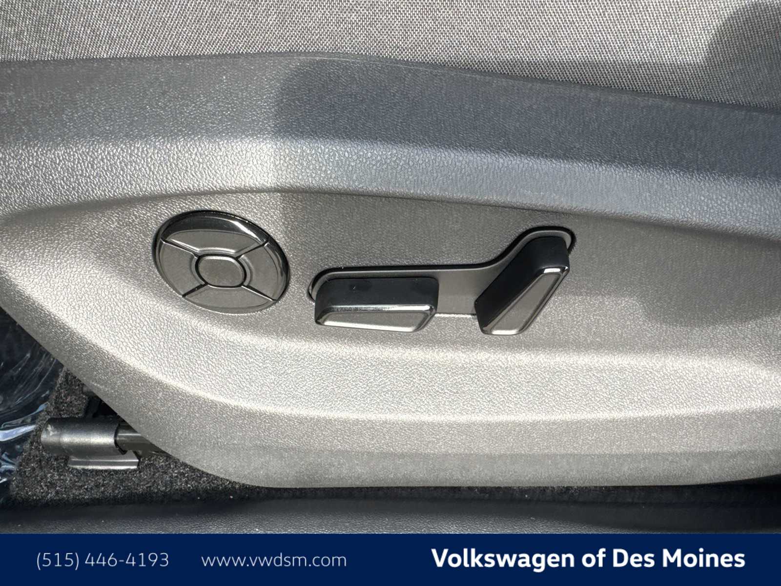 Thumbnail: 2025 Volkswagen Tiguan - 24