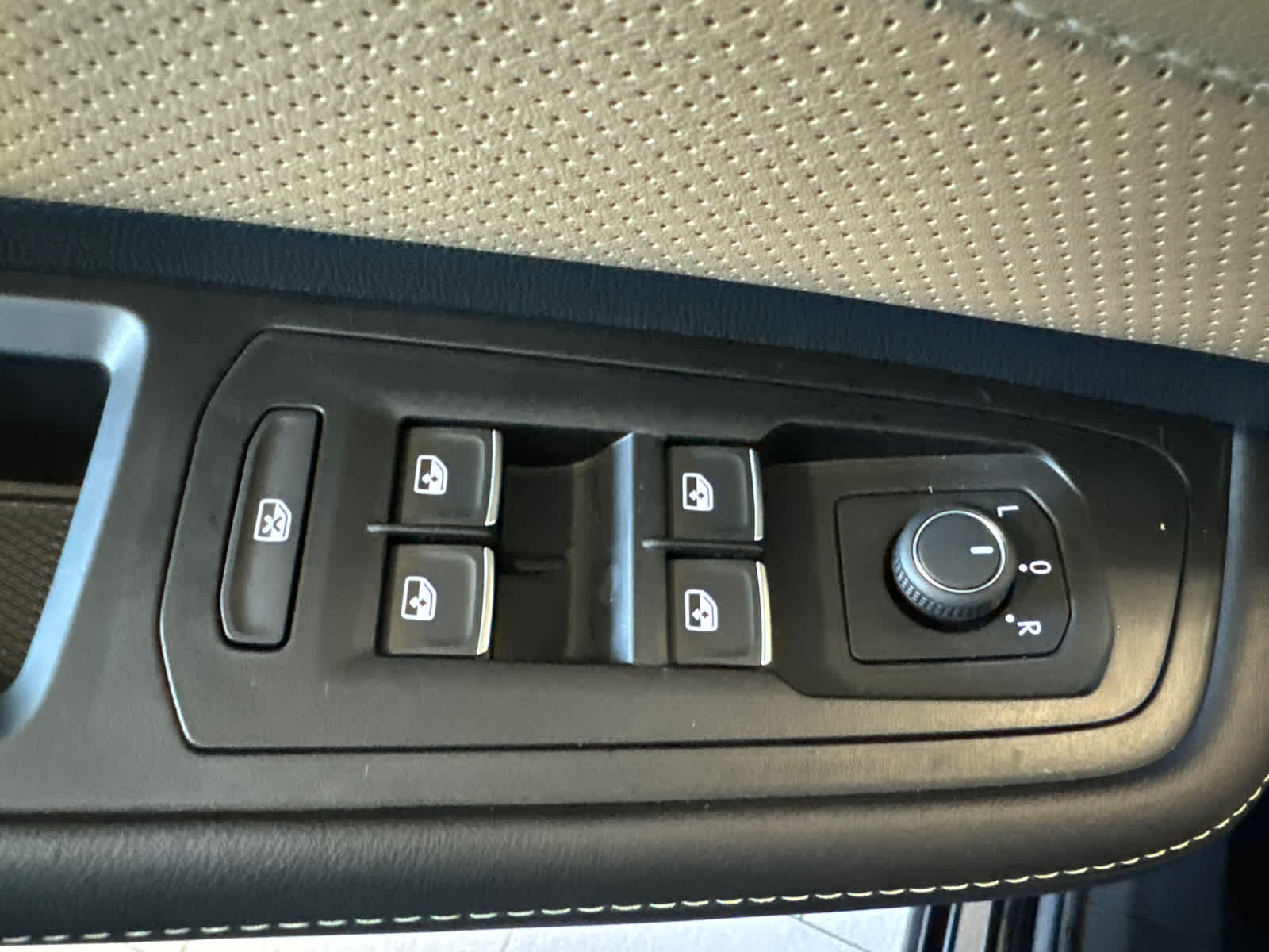 Thumbnail: 2025 Volkswagen Atlas - 23