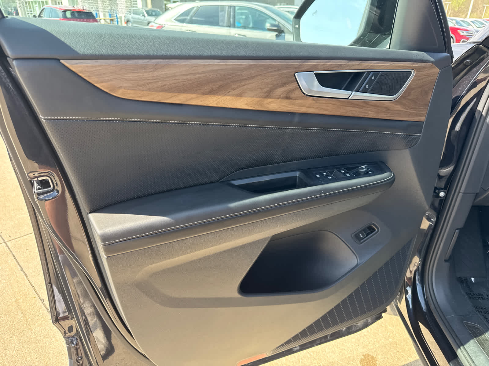 2025 Volkswagen Atlas SE 23