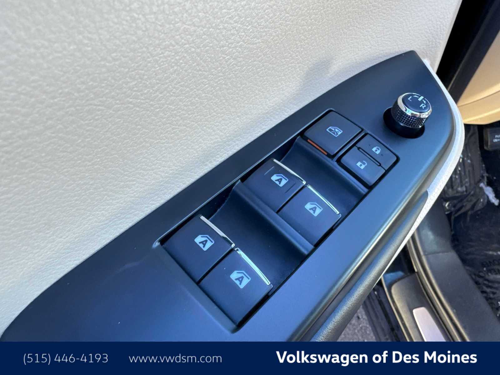 Thumbnail: 2018 Toyota Highlander - 23