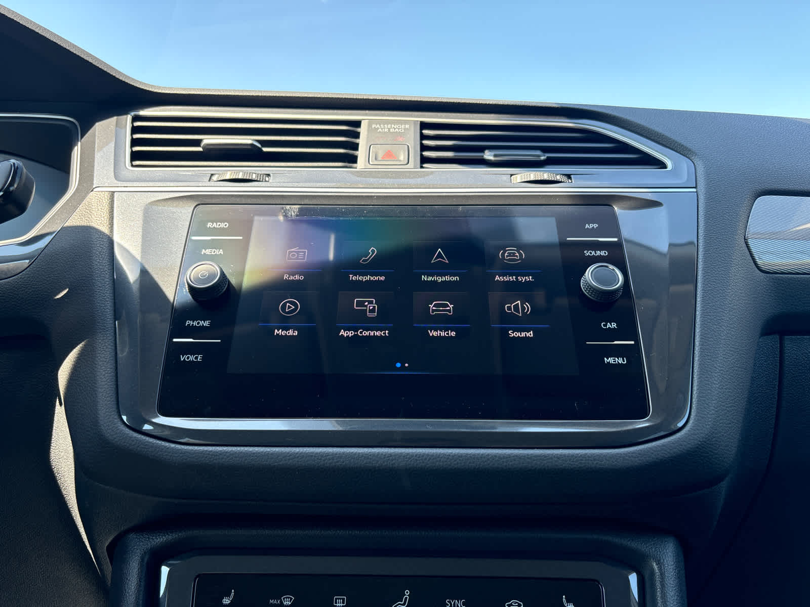 Thumbnail: 2024 Volkswagen Tiguan - 16