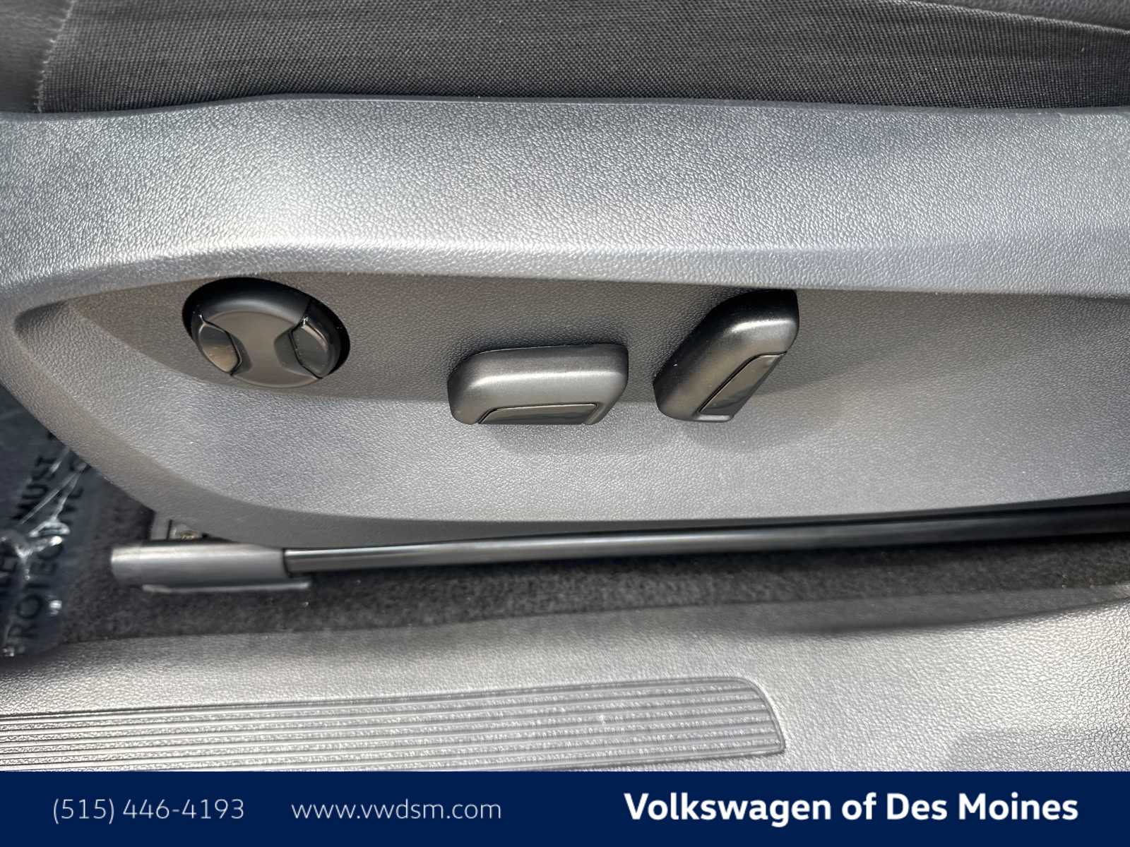 Thumbnail: 2024 Volkswagen Tiguan - 24