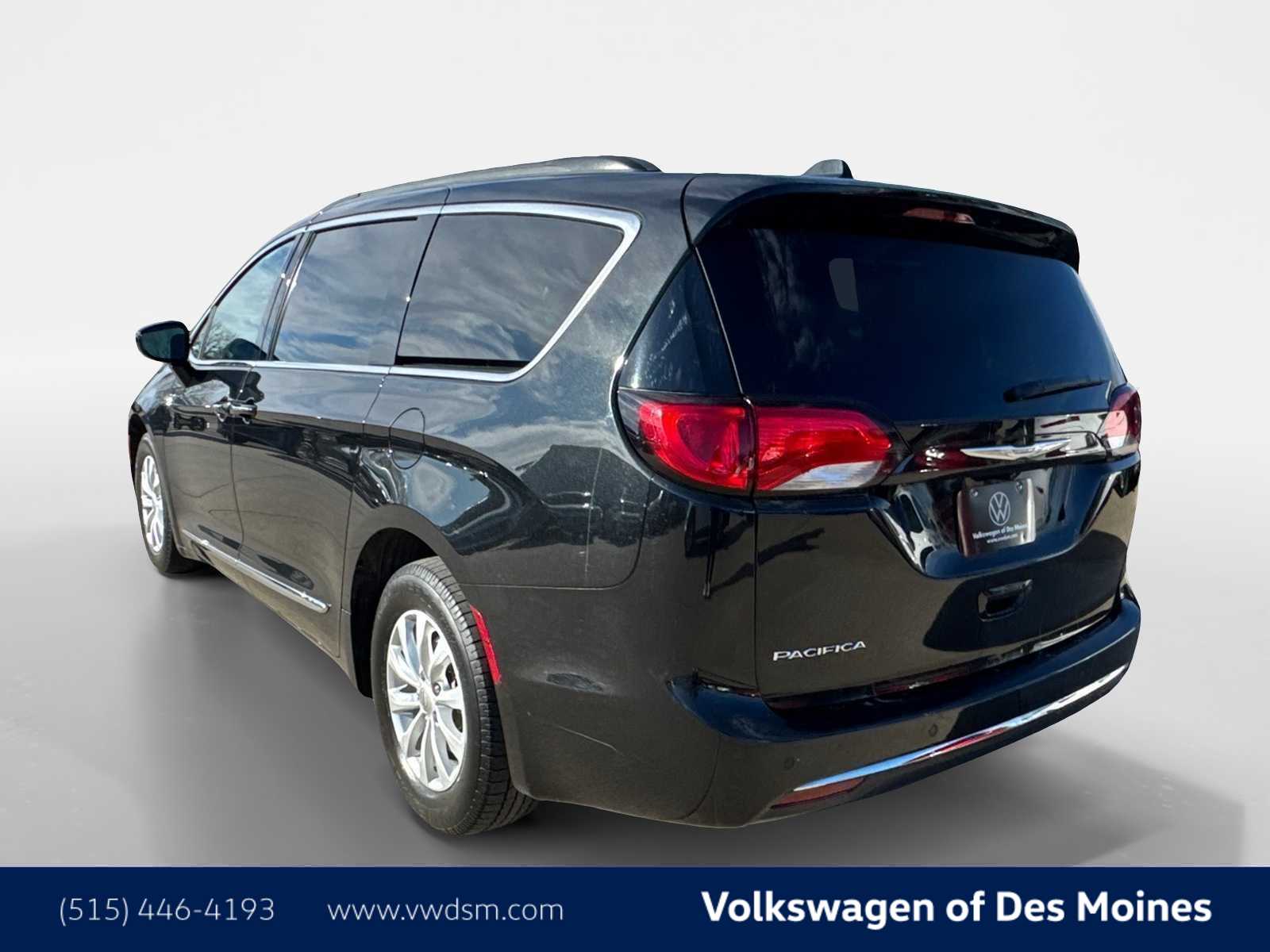 Thumbnail: 2017 Chrysler Pacifica - 5