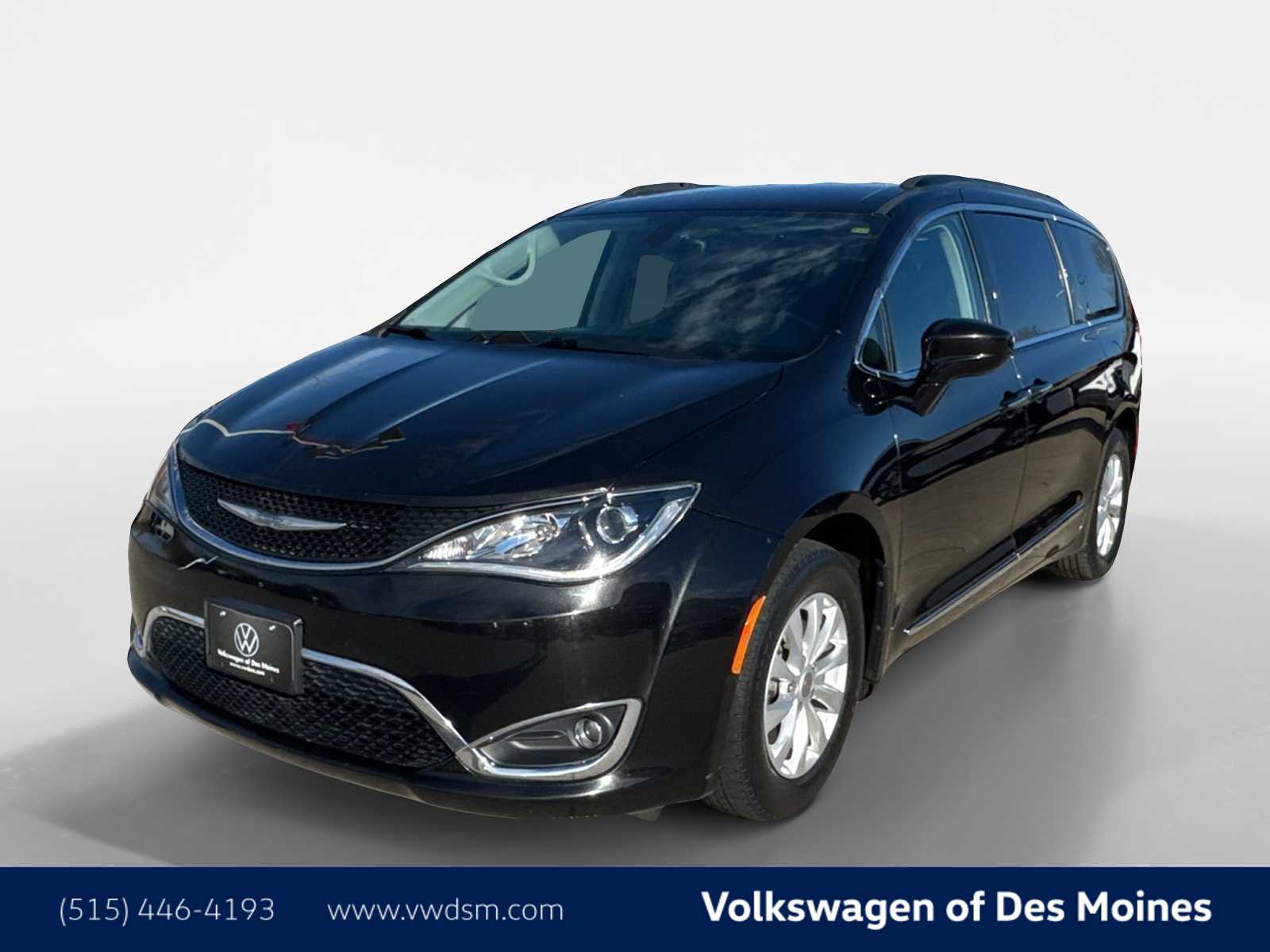 2017 Chrysler Pacifica Touring L -
                  Johnston, IA