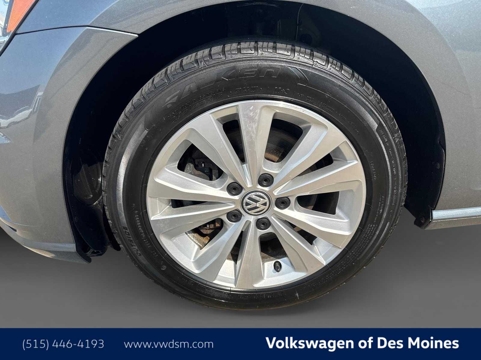 Thumbnail: 2020 Volkswagen Golf - 8