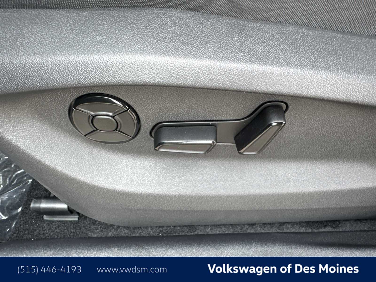 Thumbnail: 2025 Volkswagen Tiguan - 24