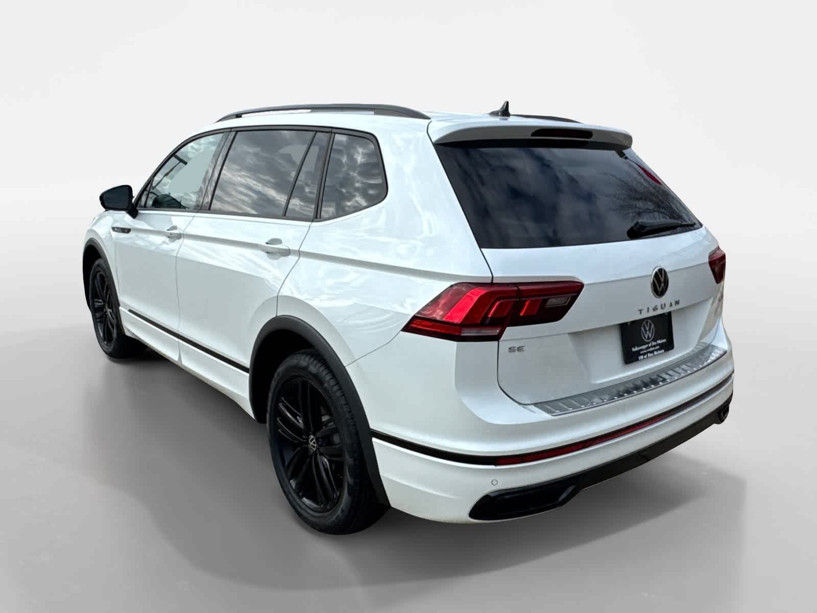 Thumbnail: 2022 Volkswagen Tiguan - 4