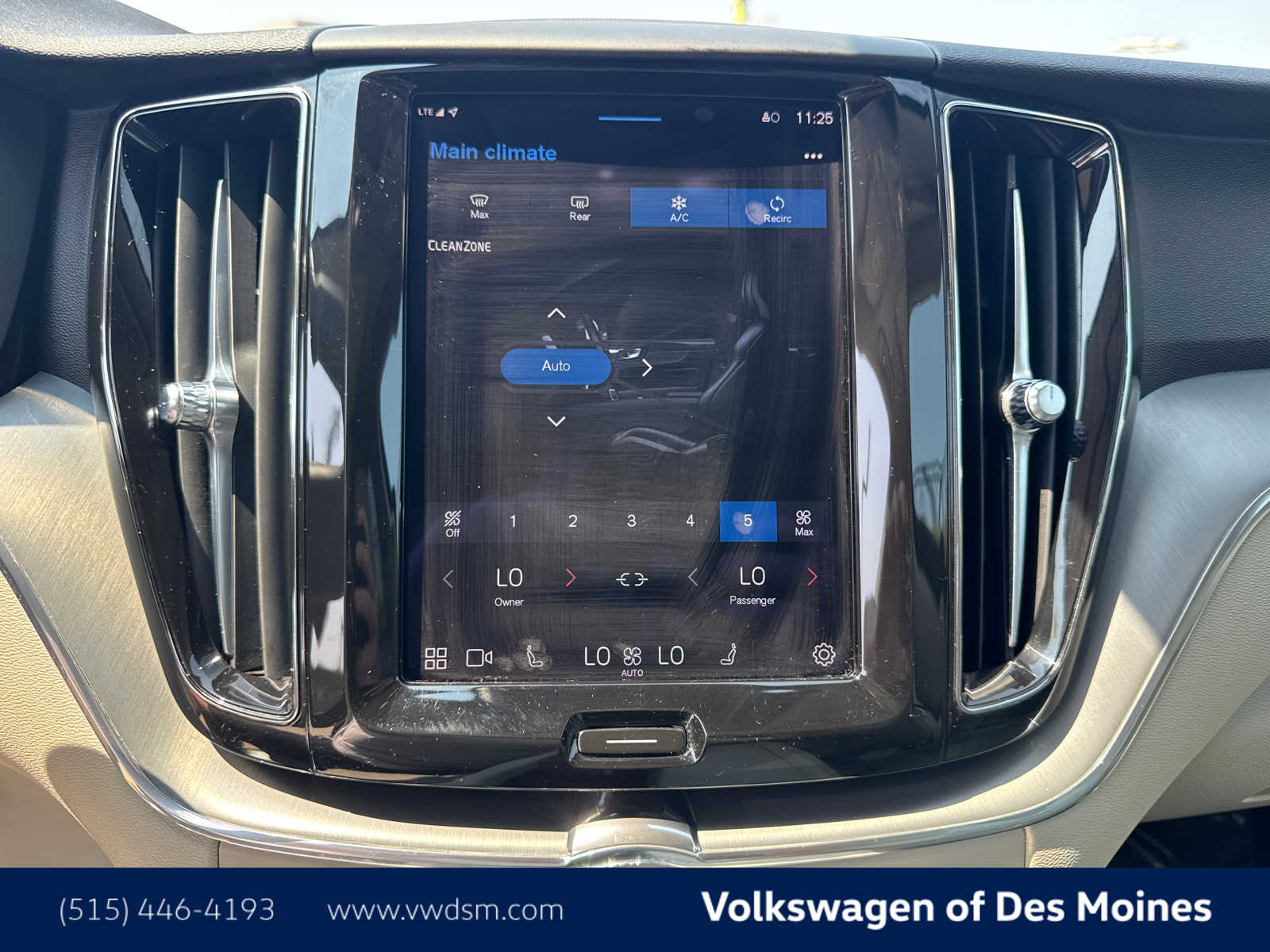 Thumbnail: 2022 Volvo XC60 - 17