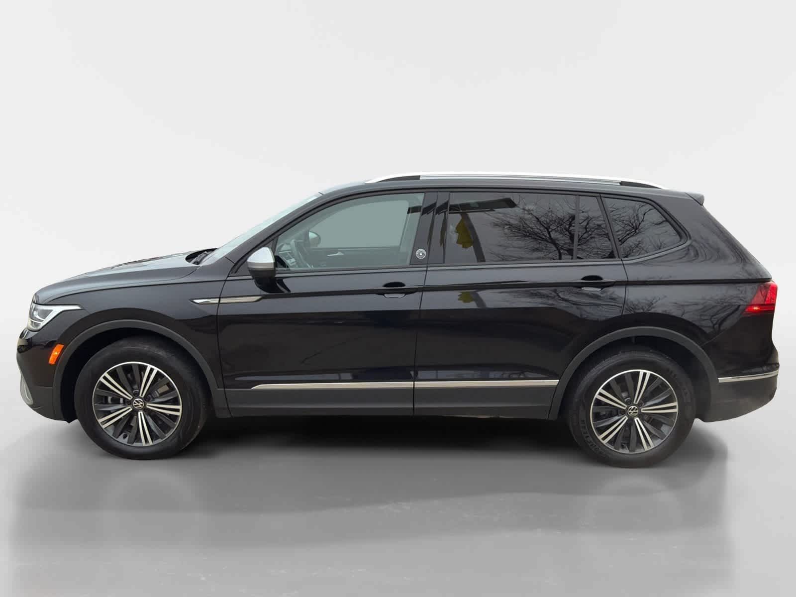 Thumbnail: 2024 Volkswagen Tiguan - 3