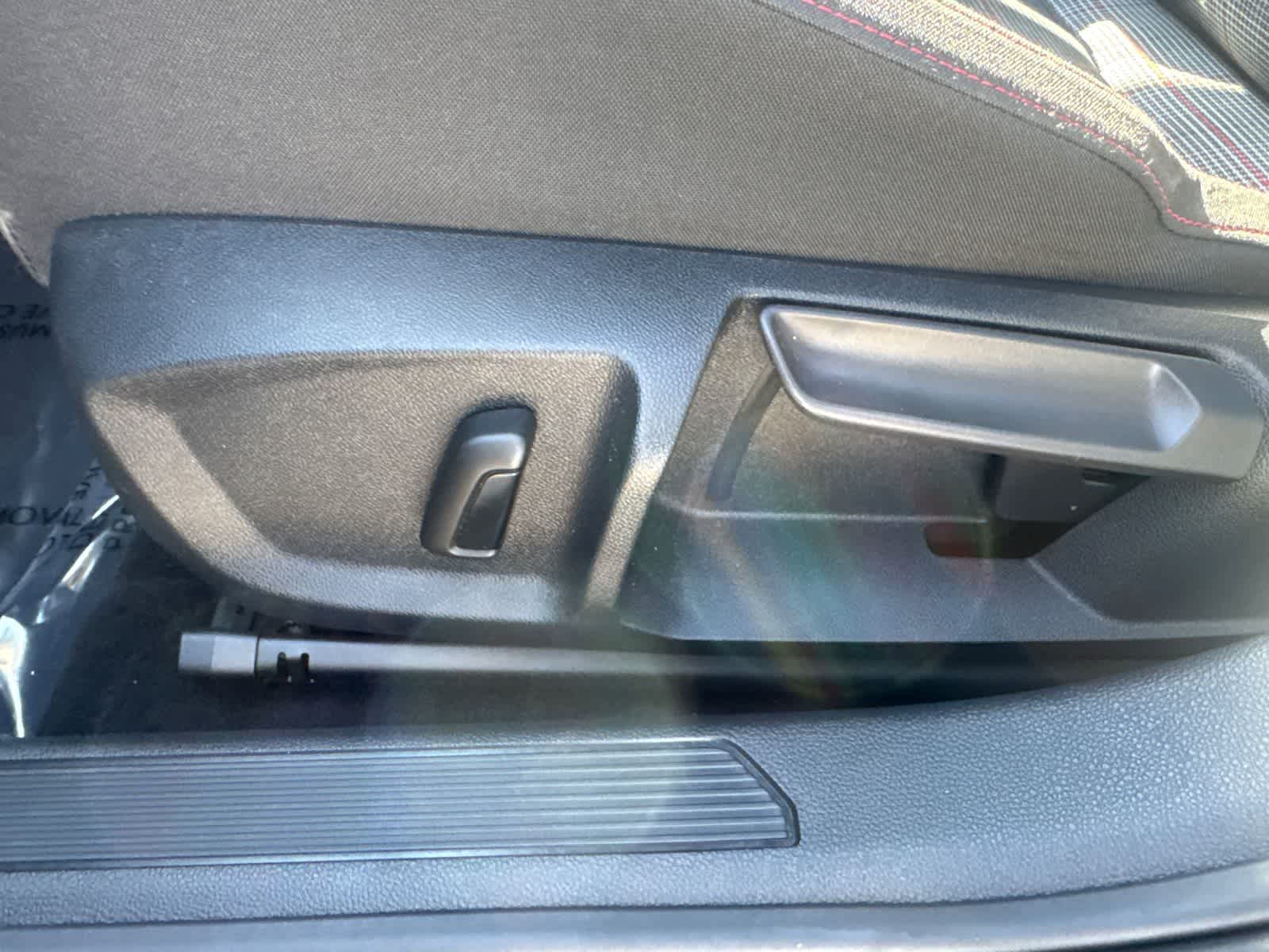 Thumbnail: 2023 Volkswagen Golf - 24